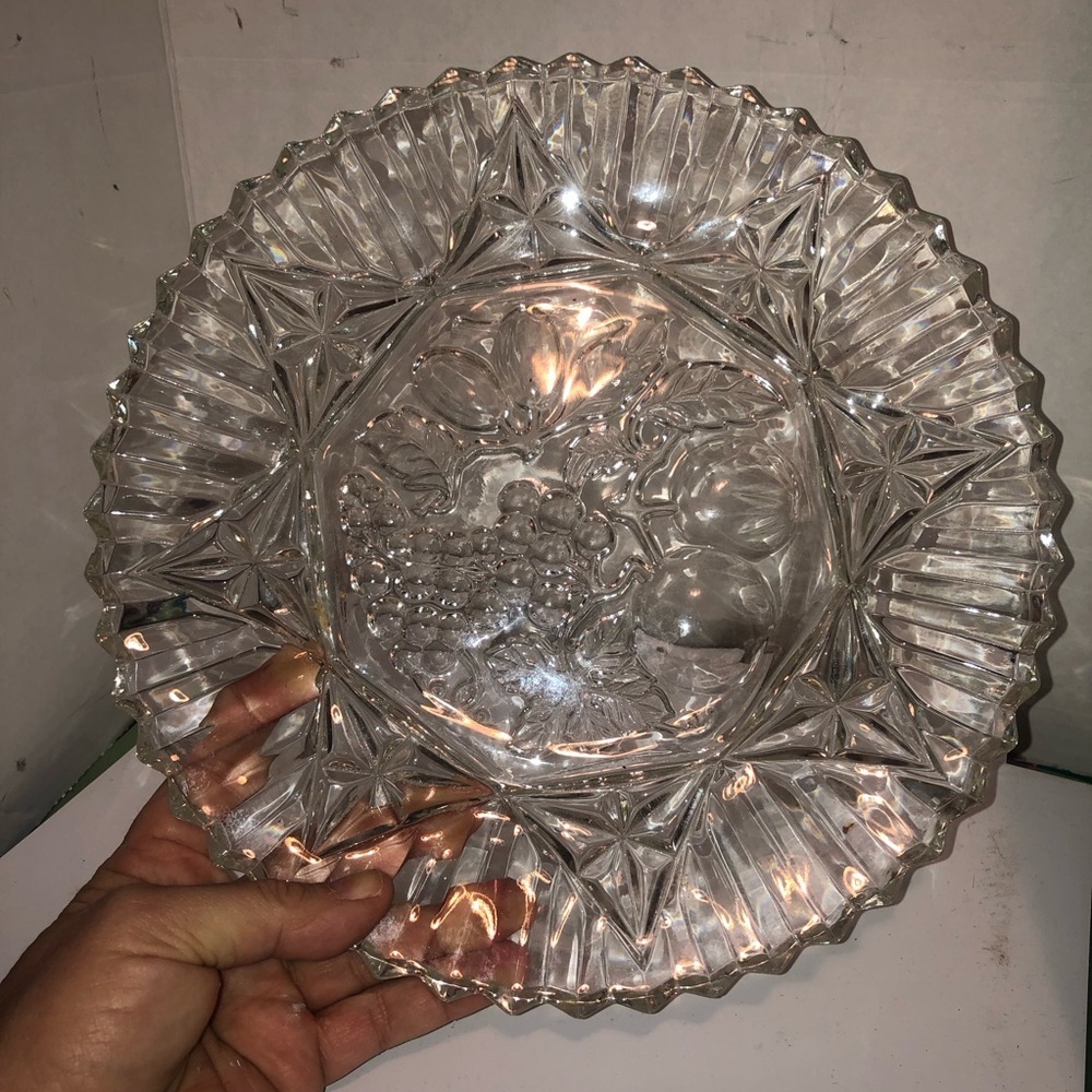 FEDERAL GLASS Fruit Base PIONEER Pattern wavy ruffled sawtooth edge plate.
